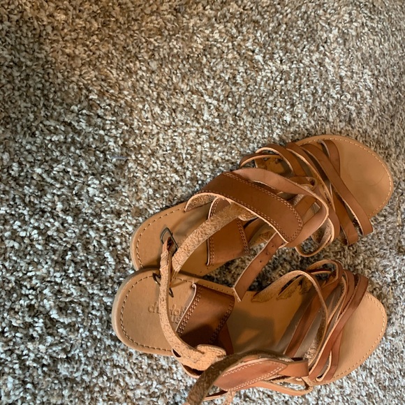 Sandles - Picture 10 of 11